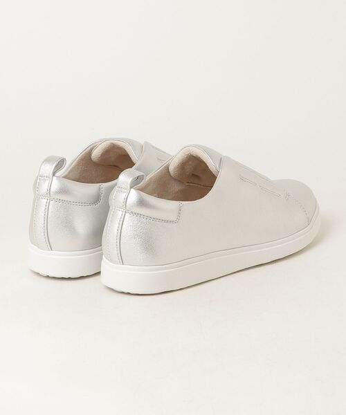 R.（REGAL FOOT COMMUNITY）（アールドット）の「アールドット S25C フラットシューズ（スニーカー・レディース・シルバー・22.5/23/24.5/24/23.5）」の2枚目の写真