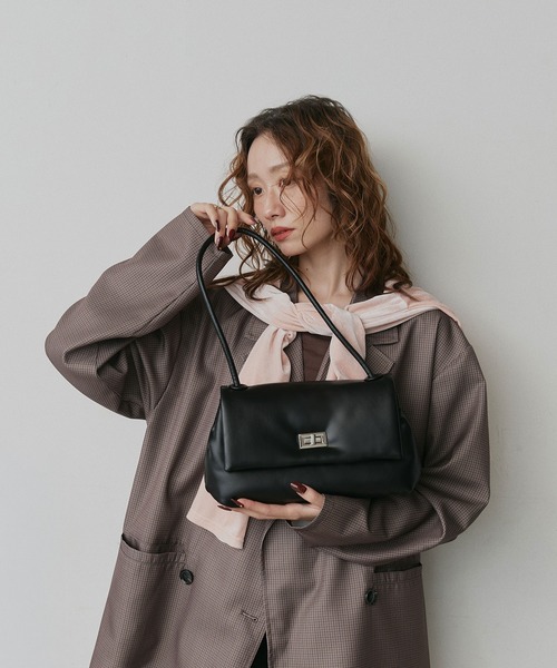 ad thie(アドティエ)の「スクエアフラップバックル ショルダー バック(ハンドバッグ・レディース・ブラック/ブラウン/ベージュ・FREE)」の6枚目の写真