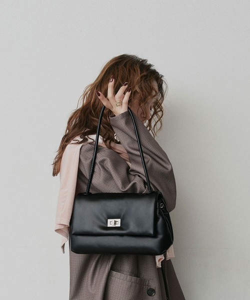 ad thie(アドティエ)の「スクエアフラップバックル ショルダー バック(ハンドバッグ・レディース・ブラック/ブラウン/ベージュ・FREE)」の9枚目の写真