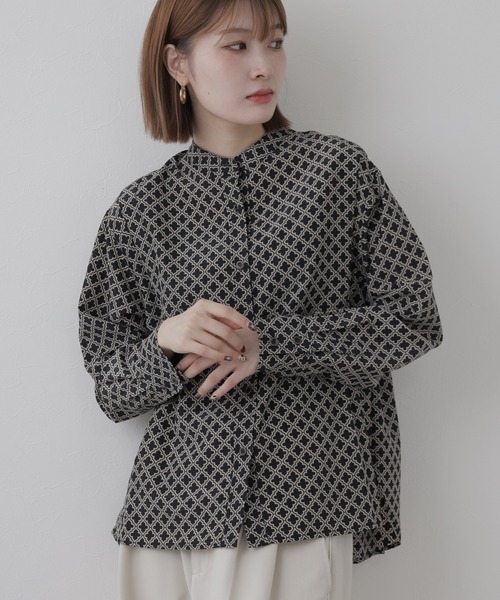 EGLANTINE(エグランティーヌ)の「EGLANTINE 幾何柄バンドカラーブラウス(シャツ/ブラウス・レディース・ブラック/カーキ/ベージュ・38)」の9枚目の写真