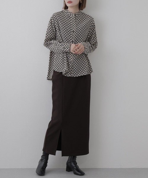 EGLANTINE(エグランティーヌ)の「EGLANTINE 幾何柄バンドカラーブラウス(シャツ/ブラウス・レディース・ブラック/カーキ/ベージュ・38)」の19枚目の写真