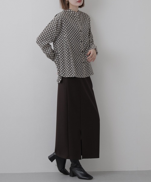 EGLANTINE(エグランティーヌ)の「EGLANTINE 幾何柄バンドカラーブラウス(シャツ/ブラウス・レディース・ブラック/カーキ/ベージュ・38)」の20枚目の写真