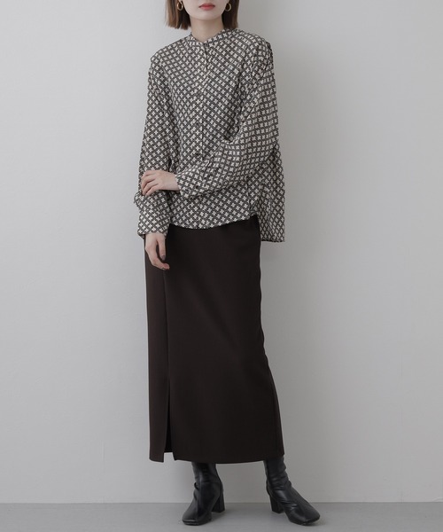 EGLANTINE(エグランティーヌ)の「EGLANTINE 幾何柄バンドカラーブラウス(シャツ/ブラウス・レディース・ブラック/カーキ/ベージュ・38)」の21枚目の写真