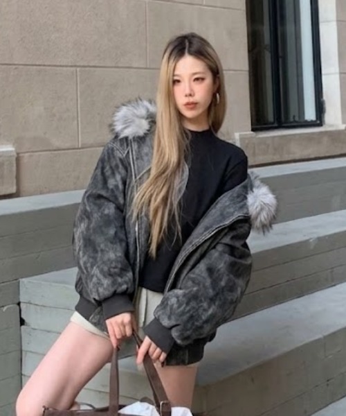 AVYL（アヴィル）の「ボリュームファーフードウォッシュドスエードジップブルゾン（その他アウター・レディース・ブラック/グレー・M）」の7枚目の写真
