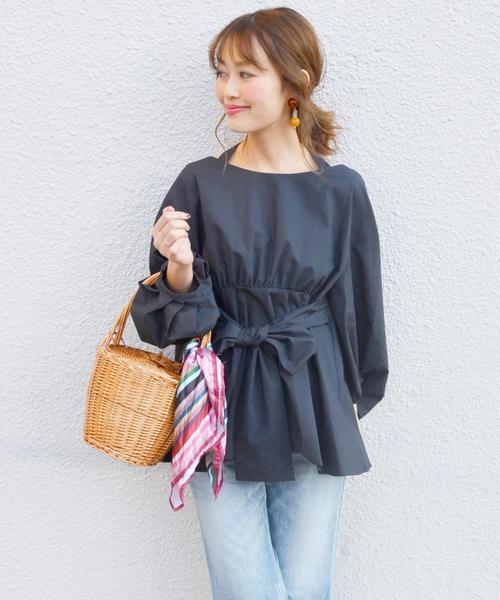 Khaju（カージュ）の「Khaju:ボリュームスリーブリボンブラウス◇（シャツ/ブラウス・レディース・オフホワイト/ベージュ/ネイビー・ONE SIZE）」の3枚目の写真