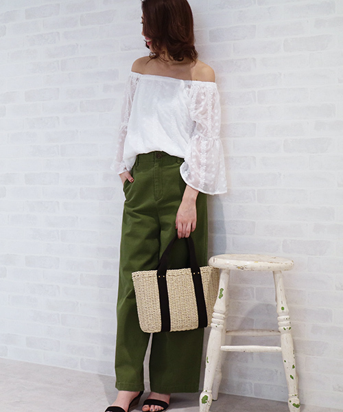 N.(N. Natural Beauty Basic)(エヌエヌナチュラルビューティーベーシック)の「エンブロイダリーオフショルフレアスリーブ(シャツ/ブラウス・レディース・ブラック/グレー/ホワイト・MEDIUM)」の12枚目の写真