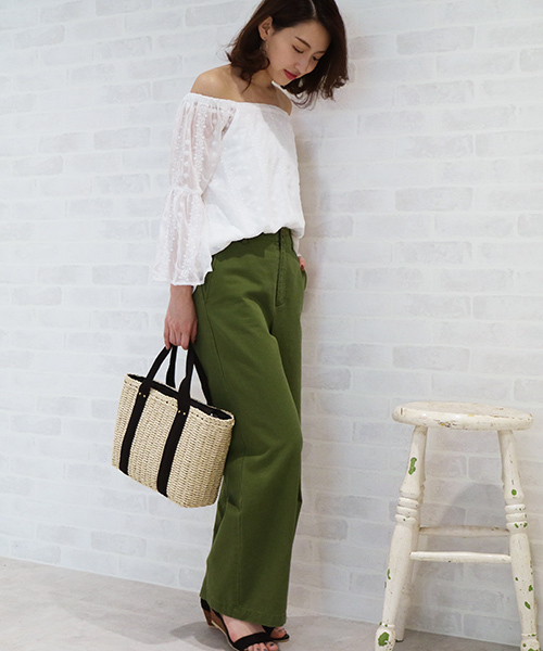 N.(N. Natural Beauty Basic)(エヌエヌナチュラルビューティーベーシック)の「エンブロイダリーオフショルフレアスリーブ(シャツ/ブラウス・レディース・ブラック/グレー/ホワイト・MEDIUM)」の13枚目の写真