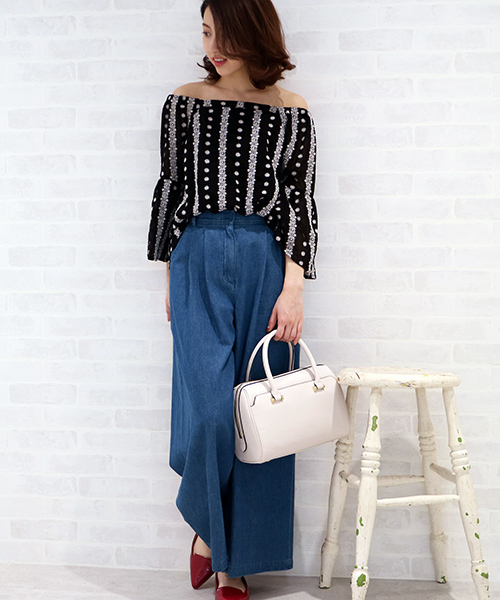 N.(N. Natural Beauty Basic)(エヌエヌナチュラルビューティーベーシック)の「エンブロイダリーオフショルフレアスリーブ(シャツ/ブラウス・レディース・ブラック/グレー/ホワイト・MEDIUM)」の14枚目の写真