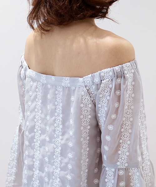 N.(N. Natural Beauty Basic)(エヌエヌナチュラルビューティーベーシック)の「エンブロイダリーオフショルフレアスリーブ(シャツ/ブラウス・レディース・ブラック/グレー/ホワイト・MEDIUM)」の11枚目の写真