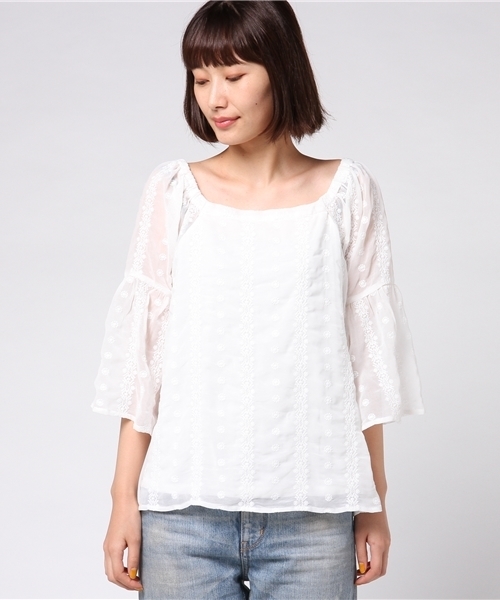 N.(N. Natural Beauty Basic)(エヌエヌナチュラルビューティーベーシック)の「エンブロイダリーオフショルフレアスリーブ(シャツ/ブラウス・レディース・ブラック/グレー/ホワイト・MEDIUM)」の4枚目の写真