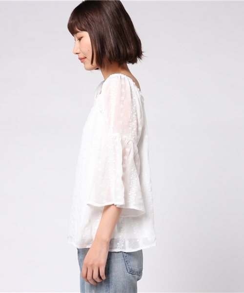 N.(N. Natural Beauty Basic)(エヌエヌナチュラルビューティーベーシック)の「エンブロイダリーオフショルフレアスリーブ(シャツ/ブラウス・レディース・ブラック/グレー/ホワイト・MEDIUM)」の5枚目の写真