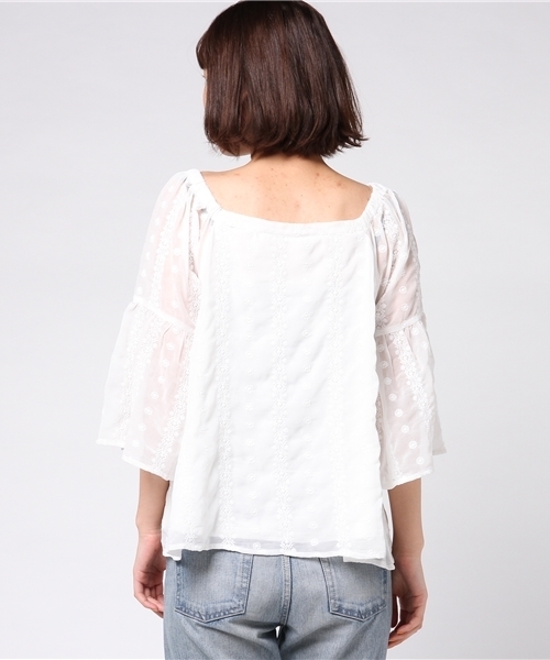 N.(N. Natural Beauty Basic)(エヌエヌナチュラルビューティーベーシック)の「エンブロイダリーオフショルフレアスリーブ(シャツ/ブラウス・レディース・ブラック/グレー/ホワイト・MEDIUM)」の6枚目の写真