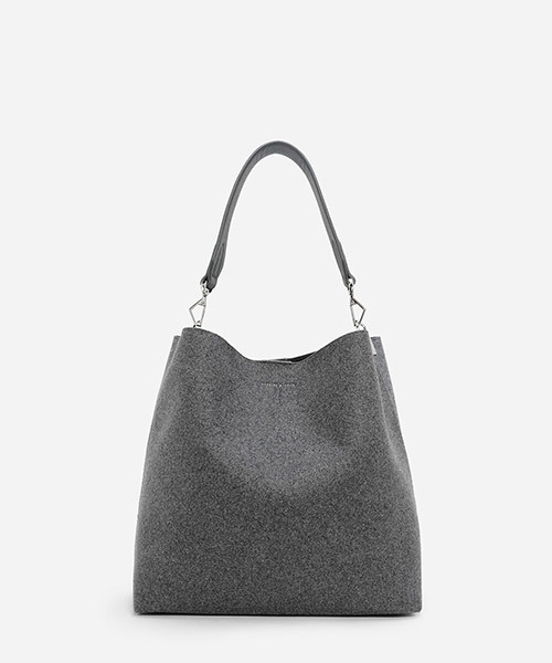 CHARLES & KEITH(チャールズ & キース)の「ベーシックホーボーバッグ / BASIC HOBO BAG(ショルダーバッグ・レディース・ブラック/ライトベージュ/グレー・XL)」の2枚目の写真