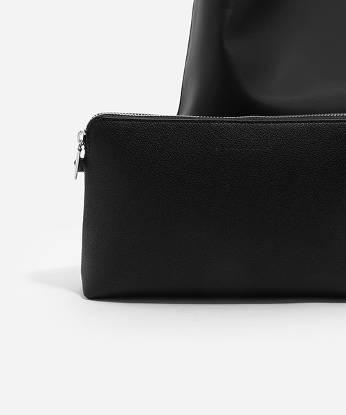 CHARLES & KEITH(チャールズ & キース)の「ベーシックホーボーバッグ / BASIC HOBO BAG(ショルダーバッグ・レディース・ブラック/ライトベージュ/グレー・XL)」の16枚目の写真