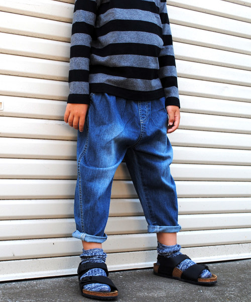 BEATJIVE(ビートジャイブ)の「キッズ テーパード ストレッチ サルエルデニムパンツ(デニムパンツ・キッズ・ライトブルー/インディゴブルー・120/130/140)」の10枚目の写真
