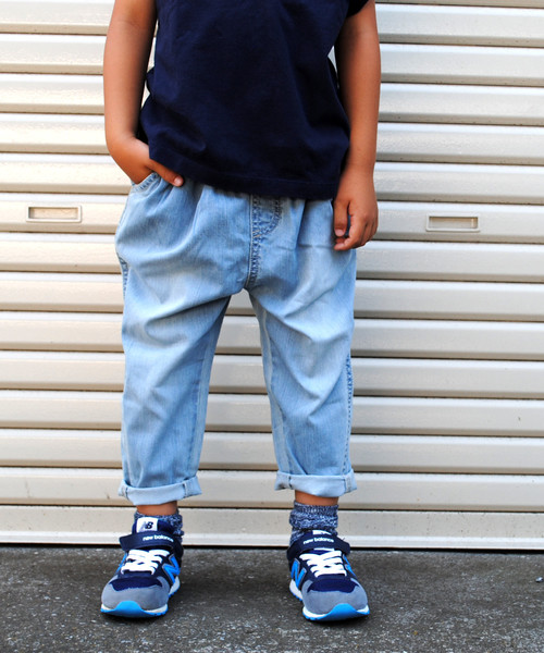 BEATJIVE(ビートジャイブ)の「キッズ テーパード ストレッチ サルエルデニムパンツ(デニムパンツ・キッズ・ライトブルー/インディゴブルー・120/130/140)」の19枚目の写真