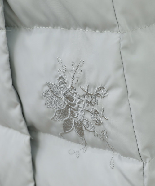ElegChic(エレグシック)の「Aライン 刺繍 リボン ロング ダウンコート 結婚式対応(ダウンジャケット/コート・レディース・ライトグレー/ベージュ/ネイビー・M/L)」の6枚目の写真