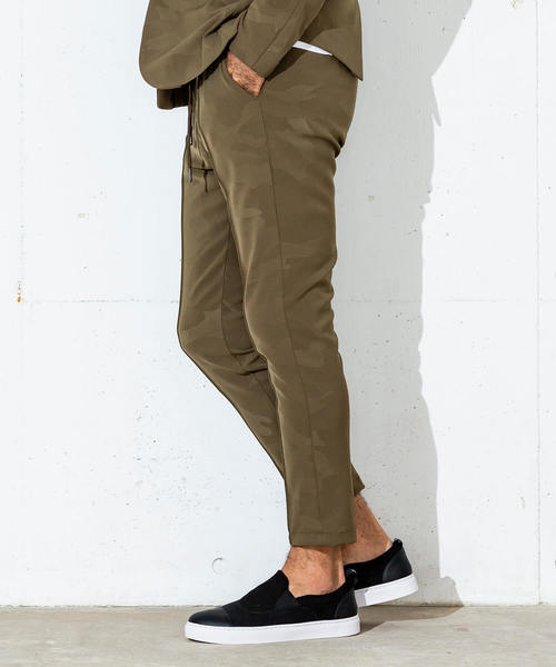 1piu1uguale3 RELAX（ウノピュウノウグァーレトレリラックス）の「1PIU1UGUALE3 RELAX(ウノピゥウノウグァーレトレ)ダブルクロス4WAYストレッチピンタックトラウザー（その他パンツ・メンズ・カーキ/ネイビー/ブラック・LARGE/MEDIUM/X-LARGE/SMALL/XX-LARGE）」の4枚目の写真