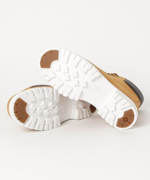 Timberland(ティンバーランド)の「ウィメンズ クラシック ライト シックスインチ ブーツ - ウィート(ブーツ・レディース・ウィート・22.5cm/23.5cm/24.5cm/25.5cm/23.0cm/24.0cm/25.0cm/26.0cm)」の2枚目の写真