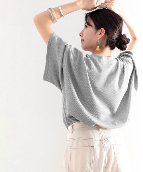 classicalelf(クラシカルエルフ)の「サーマルミドル丈 無地切り替えラウンドヘムクルーネックカットソー(半袖)(Tシャツ/カットソー・レディース・オフホワイト/モカ/グレー/ブラック・MEDIUM/LARGE/X-LARGE/XX-LARGE)」の16枚目の写真