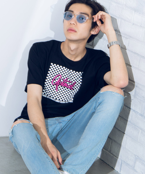 WEGO（ウィゴー）の「WEGO/チェッカーボックスロゴTシャツ（Tシャツ/カットソー・メンズ・ホワイト/ブラック/ホワイト系その他/ブラック系その他・SMALL/MEDIUM/LARGE）」の3枚目の写真