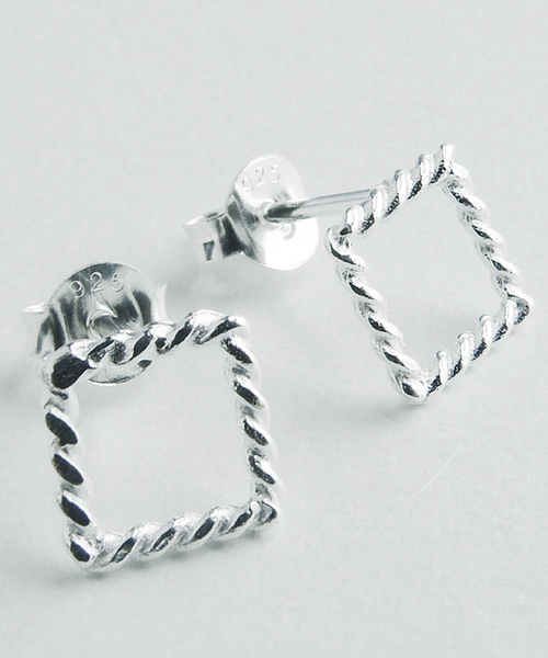 TONE SELECT GOODS(トーンセレクトグッズ)の「【925 SILVER ACC】TwistスクエアピアスSV925(OG)(ピアス(両耳用)・レディース・シルバー/ゴールド・FREE)」の1枚目の写真