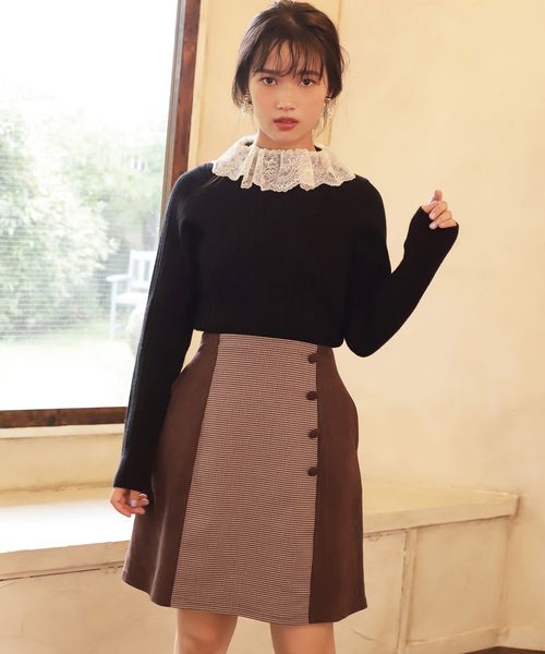 one after another NICE CLAUP(ワンアフターアナザーナイスクラップ)の「衿レースフリルニット(ニット/セーター・レディース・ブラック/オフホワイト/ゴールド・FREE)」の4枚目の写真