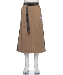 ベルトつきラインナロースカート