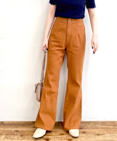 EPIMI E'PIMMY（エピミエピミー）の「バックレースアップセミフレアパンツ（デニムパンツ・レディース・オフホワイト/ブラック/ネイビー/キャメル/ピンクベージュ・SMALL/MEDIUM）」の4枚目の写真