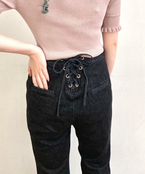 EPIMI E'PIMMY（エピミエピミー）の「バックレースアップセミフレアパンツ（デニムパンツ・レディース・オフホワイト/ブラック/ネイビー/キャメル/ピンクベージュ・SMALL/MEDIUM）」の17枚目の写真