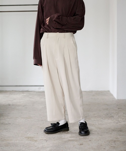 NILWAY(ニルウェイ)の「タックリラックスワイドイージースラックス(スラックス・メンズ・ブラウン/パープル/ブラック/ブルー/アイボリー/キャメル・LARGE/MEDIUM)」の2枚目の写真