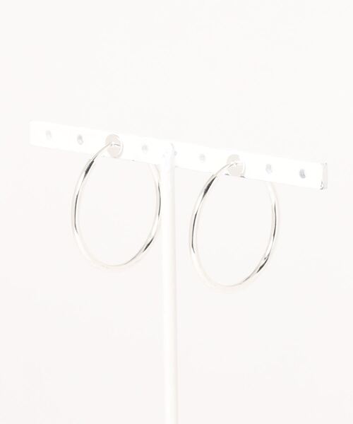 Fun & Daily（ファンアンドデイリー）の「F&D : イージーフープイヤリング (3cm)（イヤリング・レディース・ブラック/シルバー/ゴールド・FREE）」の4枚目の写真