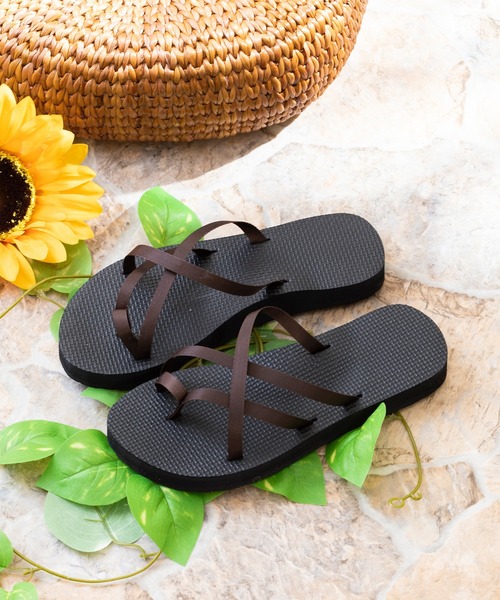 welleg(ウェレッグ)の「軽量クロスストラップフラットサンダル(サンダル・レディース・ブラウン/ブラック・S/LL/3L/XXS/M/L/XS)」の1枚目の写真