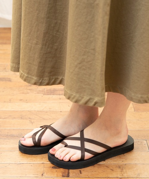 welleg(ウェレッグ)の「軽量クロスストラップフラットサンダル(サンダル・レディース・ブラウン/ブラック・S/LL/3L/XXS/M/L/XS)」の11枚目の写真