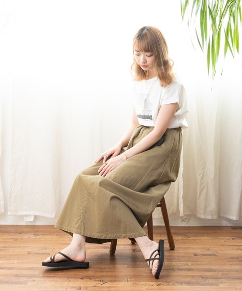 welleg(ウェレッグ)の「軽量クロスストラップフラットサンダル(サンダル・レディース・ブラウン/ブラック・S/LL/3L/XXS/M/L/XS)」の4枚目の写真