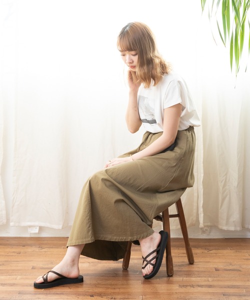 welleg(ウェレッグ)の「軽量クロスストラップフラットサンダル(サンダル・レディース・ブラウン/ブラック・S/LL/3L/XXS/M/L/XS)」の7枚目の写真