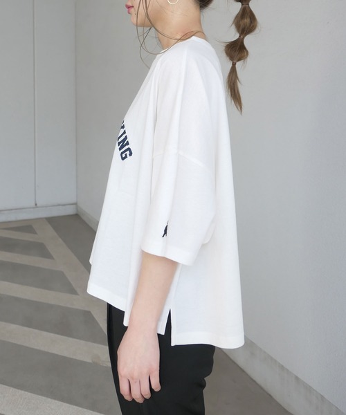 CORNERS（コーナーズ）の「カレッジロゴオーバーサイズTシャツ（Tシャツ/カットソー・レディース・スミクロ/マスタード/ネイビー/オフホワイト・FREE）」の17枚目の写真