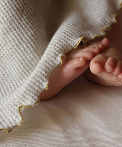 kaene（カエン）の「ワッフルメロウおくるみ / Yawn（おくるみ・キッズ・グレー/アイボリー/ピンク/ベージュ・FREE）」の3枚目の写真