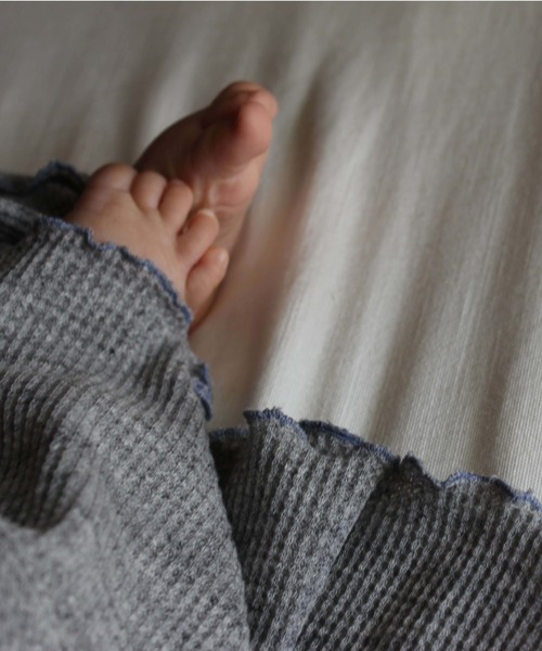 kaene（カエン）の「ワッフルメロウおくるみ / Yawn（おくるみ・キッズ・グレー/アイボリー/ピンク/ベージュ・FREE）」の2枚目の写真