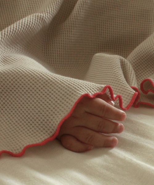 kaene（カエン）の「ワッフルメロウおくるみ / Yawn（おくるみ・キッズ・グレー/アイボリー/ピンク/ベージュ・FREE）」の10枚目の写真