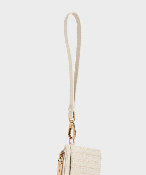 CHARLES & KEITH(チャールズ & キース)の「マルチスロット ジップアラウンドカードホルダー / Multi-Slot Zip-Around Card Holder(カードケース・レディース・ブラック/クリーム/ダークグリーン/マスタード・XXS)」の12枚目の写真