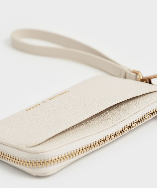 CHARLES & KEITH(チャールズ & キース)の「マルチスロット ジップアラウンドカードホルダー / Multi-Slot Zip-Around Card Holder(カードケース・レディース・ブラック/クリーム/ダークグリーン/マスタード・XXS)」の14枚目の写真