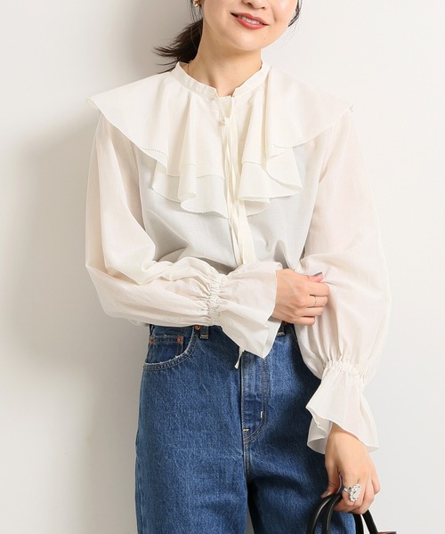 SLOBE IENA（スローブイエナ）の「ラッフルカラーブラウス【手洗い可能】◆（シャツ/ブラウス・レディース・ホワイト/ナチュラル/サックスブルー・FREE）」の2枚目の写真