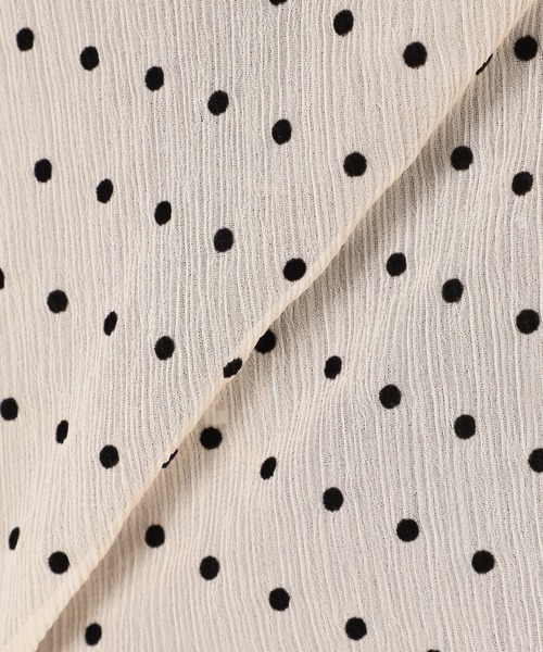 SLOBE IENA（スローブイエナ）の「ラッフルカラーブラウス【手洗い可能】◆（シャツ/ブラウス・レディース・ホワイト/ナチュラル/サックスブルー・FREE）」の17枚目の写真