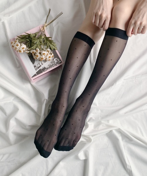 Loueme(ルエム)の「ドットシアーハイソックス(ソックス/靴下・レディース・ホワイト/ブラック・FREE)」の4枚目の写真