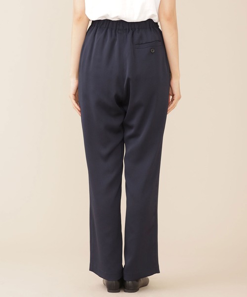 NANO universe（ナノユニバース）の「サッカーサテンイージーギャザーパンツ（その他パンツ・レディース・ブラウン/ネイビー/アイボリー・36/38）」の9枚目の写真