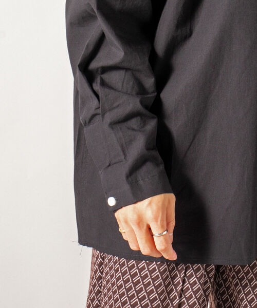 GLOSTER（グロスター）の「【GLOSTER/グロスター】オーガニックコットン スモックシャツ（シャツ/ブラウス・メンズ・ホワイト/ブラック/サックスブルー・MEDIUM/LARGE）」の5枚目の写真