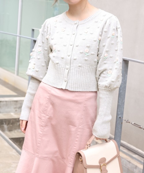 one after another NICE CLAUP（ワンアフターアナザーナイスクラップ）の「刺繍ニットカーディガン（カーディガン/ボレロ・レディース・ホワイト系その他/ブラック系その他/グレー系その他・FREE）」の3枚目の写真