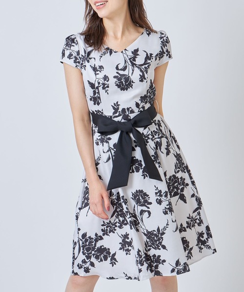 ウエストりぼん付きモノトーンフラワープリントワンピース ワンピース Tocco Tocco Closet トッコ クローゼット のファッション