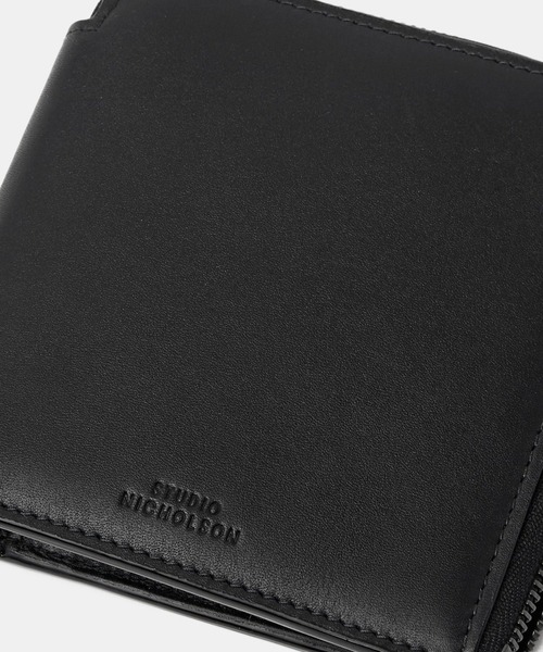 STUDIO NICHOLSON（スタジオニコルソン）の「【STUDIO NICHOLSON】 SMOOTH CALF LEATHER ZIP AROUND WALLET（財布・メンズ・ブラック・ONE SIZE）」の5枚目の写真